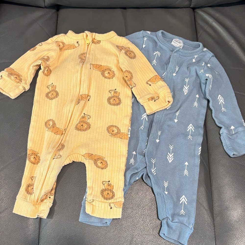 Adorable Yellow Lion and Blue Arrow Footies